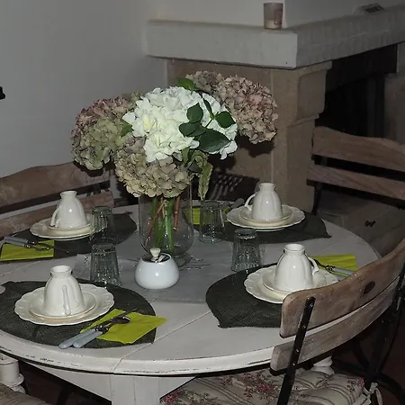Les Chambres Des Reveries Bed & Breakfast *